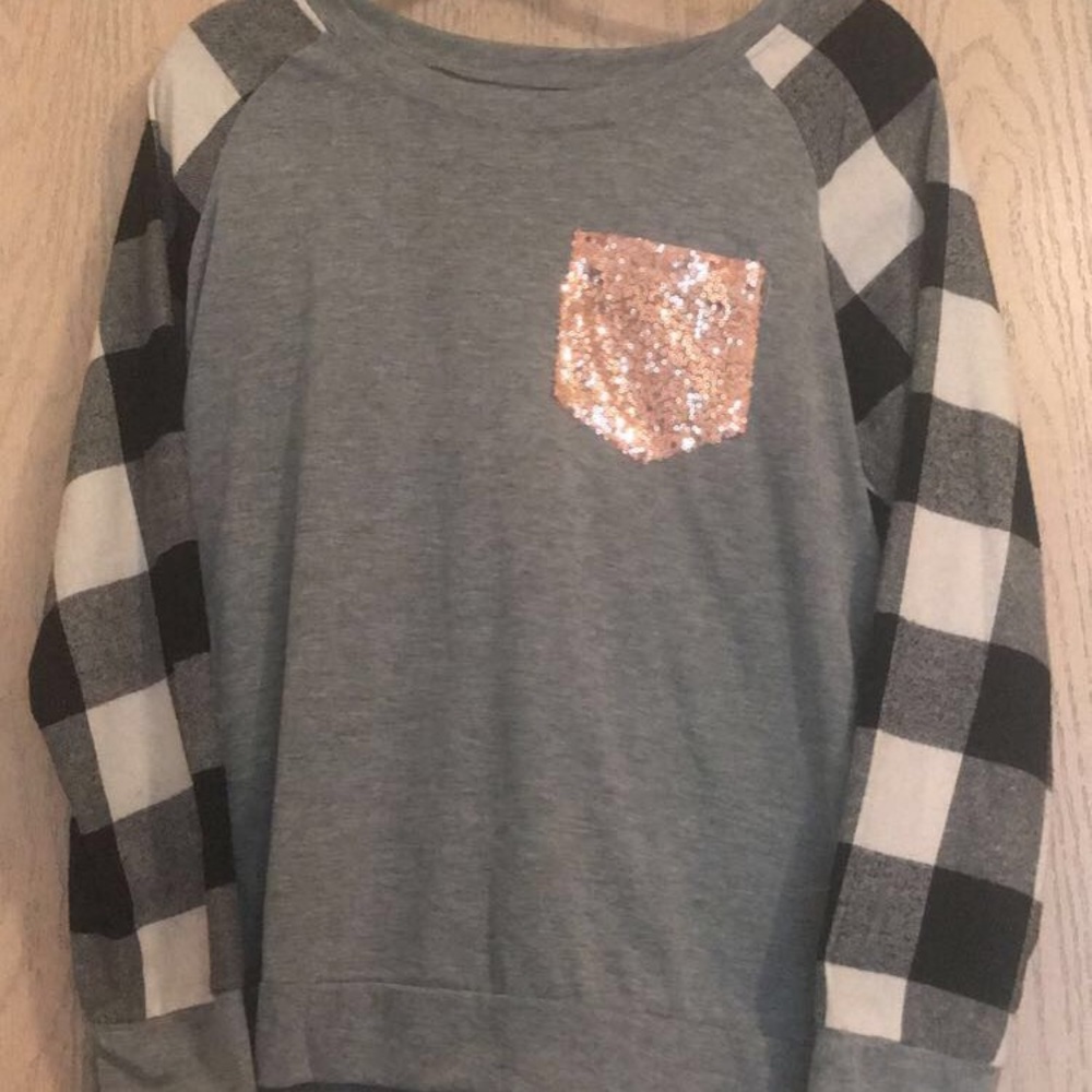 Long-sleeve t-shirt
